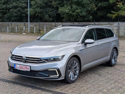 Silber Gebraucht 2022 VW Passat GTE Kombi | 18.802 € (Fairer Preis)