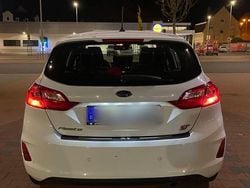 Weiß Gebraucht 2018 Ford Fiesta Limousine | 9.980 € (Fairer Preis)