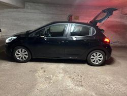 Schwarz Gebraucht 2017 Peugeot 208 Allure Kleinwagen | 8.900 € (Fairer Preis)