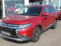 Karminrot Gebraucht 2017 Mitsubishi Outlander Top SUV | 19.350 € (Etwas zu teuer)