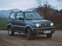 Grau Gebraucht 2012 Suzuki Jimny Style SUV | 13.000 € (Fairer Preis)