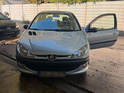 Grün Gebraucht 2002 Peugeot 206 Kleinwagen | 930 €