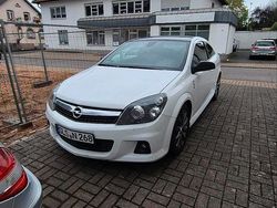 Weiß Gebraucht 2010 Opel Astra GTC OPC Coupé | 1.500 €