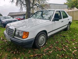 Weiß Gebraucht 1988 Mercedes E260 Limousine | 5.000 €