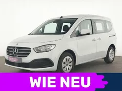 Weiß Gebraucht 2023 Mercedes T180 Van / Kleinbus | 27.875 € (Fairer Preis)
