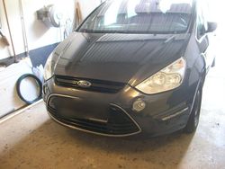 Grau Gebraucht 2010 Ford S-MAX Titanium Van / Kleinbus | 6.390 € (Fairer Preis)