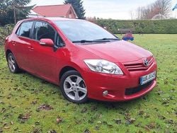 Rot Gebraucht 2012 Toyota Auris Executive Limousine | 7.260 € (Fairer Preis)