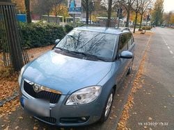 Grau Gebraucht 2009 Skoda Fabia Kleinwagen | 2.400 € (Fairer Preis)