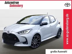 Grau Neu 2024 Toyota Yaris Hybrid Sport Kleinwagen | 31.330 € (Fairer Preis)