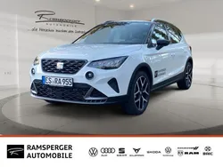 Weiß (nevada weiß metallic / midnight schwarz ) Gebraucht 2024 Seat Arona FR SUV | 25.960 € (Fairer Preis)