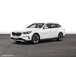 Alpinweiss Gebraucht 2024 BMW 520 Comfort Edition Kombi | 51.534 € (Guter Preis)