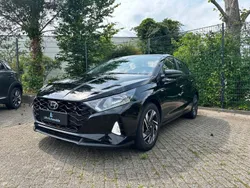 Schwarz Gebraucht 2023 Hyundai i20 Trend Limousine | 16.799 €