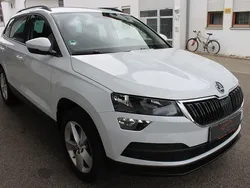 Weiß Gebraucht 2021 Skoda Karoq Ambition SUV | 23.980 € (Fairer Preis)