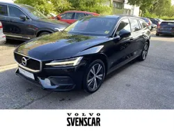 Black solid stone / solid (schwarz) Gebraucht 2021 Volvo V60 Momentum Kombi | 27.790 € (Fairer Preis)
