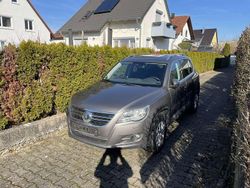 Grau Gebraucht 2008 VW Tiguan Sportline SUV | 9.400 € (Etwas zu teuer)