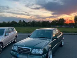 Grün Gebraucht 1994 Mercedes E200 Limousine | 3.499 €