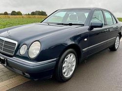 Blau Gebraucht 1997 Mercedes E320 Elegance Limousine | 5.400 € (Fairer Preis)