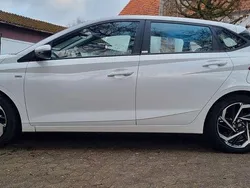 Weiß Gebraucht 2021 Hyundai i20 Intro Edition Kleinwagen | 12.900 € (Guter Preis)