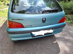 Grün Gebraucht 1998 Peugeot 106 Kleinwagen | 1.900 €