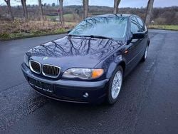 Blau Gebraucht 2002 BMW 320 Sport Line Limousine | 3.390 € (Superpreis)