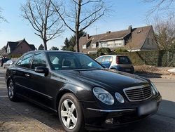 Schwarz Gebraucht 2003 Mercedes E320 Avantgarde Limousine | 6.700 € (Fairer Preis)