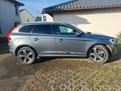 Grau Gebraucht 2017 Volvo XC60 Summum SUV | 19.900 €