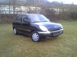 Schwarz metallic Gebraucht 2002 Daihatsu Sirion Kleinwagen | 2.490 € (Teuer)