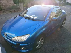 Blau Gebraucht 2004 Peugeot 206 CC Cabrio | 400 €