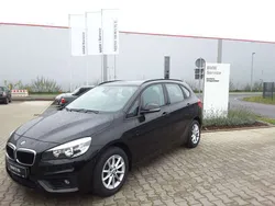 Black sapphire metallic Gebraucht 2017 BMW 218 Van / Kleinbus | 14.850 € (Fairer Preis)