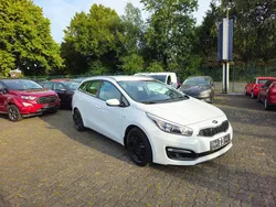 Weiß Gebraucht 2016 Kia Ceed Sportswagon Kombi | 6.490 € (Guter Preis)