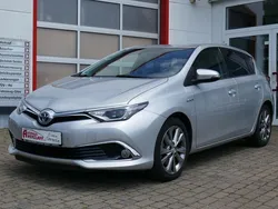 Silber Gebraucht 2015 Toyota Auris Hybrid Executive Limousine | 13.500 € (Etwas zu teuer)