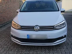 Weiß Gebraucht 2018 VW Touran Comfortline Van / Kleinbus | 22.699 € (Fairer Preis)