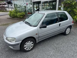 Silber Gebraucht 1998 Peugeot 106 Style Kleinwagen | 2.500 €