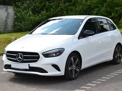 Weiß Gebraucht 2020 Mercedes B200 Van / Kleinbus | 23.490 € (Fairer Preis)