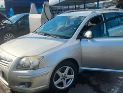 Grau Gebraucht 2007 Toyota Avensis Kombi | 3.000 €