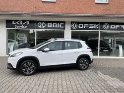 Weiß Gebraucht 2018 Peugeot 2008 Allure SUV | 13.950 € (Etwas zu teuer)
