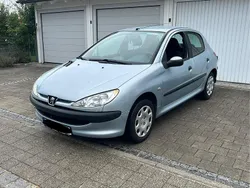 Silber Gebraucht 2006 Peugeot 206 Kleinwagen | 1.000 €