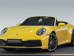 Gelb Gebraucht 2022 Porsche 911 Carrera S Cabriolet Cabrio | 141.900 € (Etwas zu teuer)
