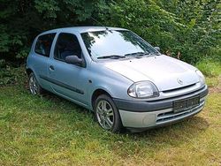 Silber Gebraucht 2001 Renault Clio II Kleinwagen | 500 € (Fairer Preis)