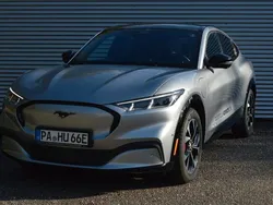 Silber Gebraucht 2022 Ford Mustang Mach-E SUV | 37.999 € (Fairer Preis)