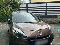 Braun Gebraucht 2013 Renault Scénic III Van / Kleinbus | 8.750 € (Etwas zu teuer)