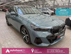 Grün Gebraucht 2024 BMW i5 M Sport Limousine | 55.770 € (Guter Preis)