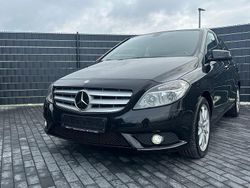 Schwarz Gebraucht 2013 Mercedes B250 Van / Kleinbus | 13.990 € (Fairer Preis)