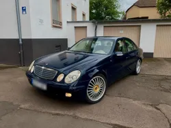 Blau Gebraucht 2004 Mercedes E240 Limousine | 1.800 €