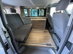 Grau Gebraucht 2023 VW T6.1 Pro Van | 75.500 €