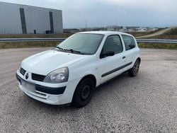 Weiß Gebraucht 2006 Renault Clio II Kleinwagen | 1.999 € (Fairer Preis)