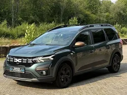 Grün Gebraucht 2023 Dacia Jogger Extreme Van / Kleinbus | 19.590 € (Etwas zu teuer)