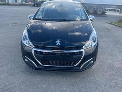 Schwarz Gebraucht 2018 Peugeot 208 Allure Kleinwagen | 4.700 € (Superpreis)