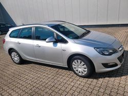 Silber Gebraucht 2014 Opel Astra Kombi | 8.950 €