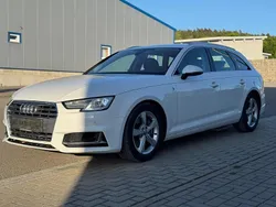 Weiß Gebraucht 2019 Audi A4 Sport Kombi | 14.299 €